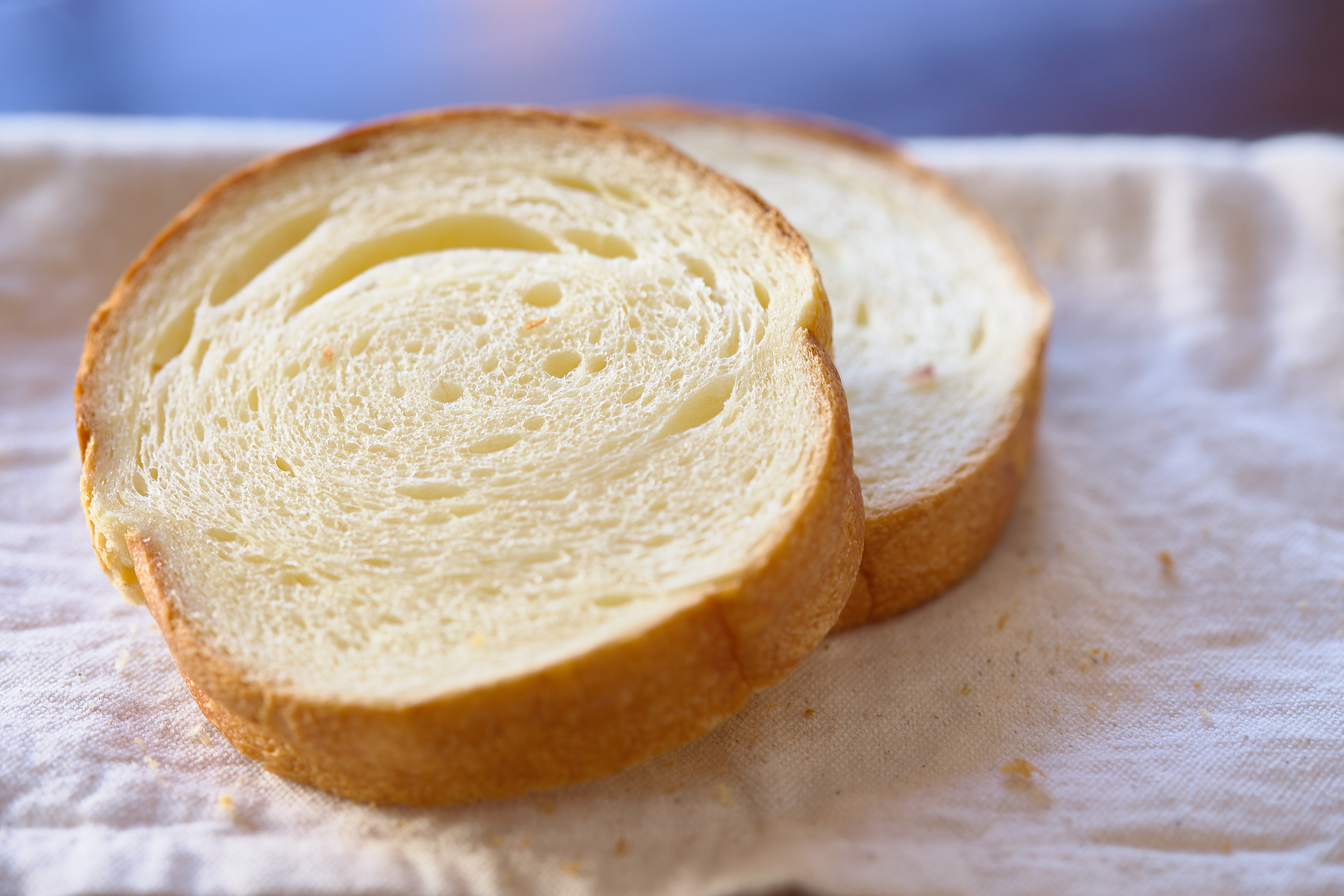 ショーケースにてパンの店内ご購入も可能です